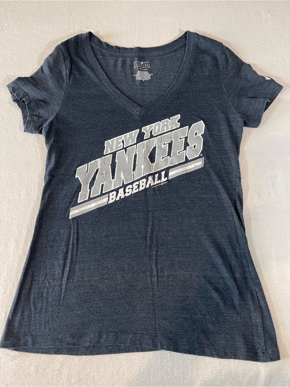 MLB New York Yankees 5th & Ocean Dark Heather Blue Graphic Team Tee V-Neck